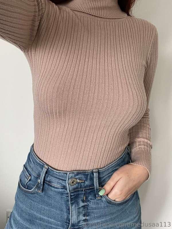 Cheeky on-off 👀 do you like turtle necks?