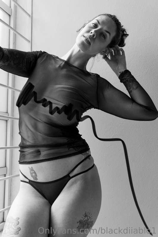 Unblock this to see through 🖤 👀