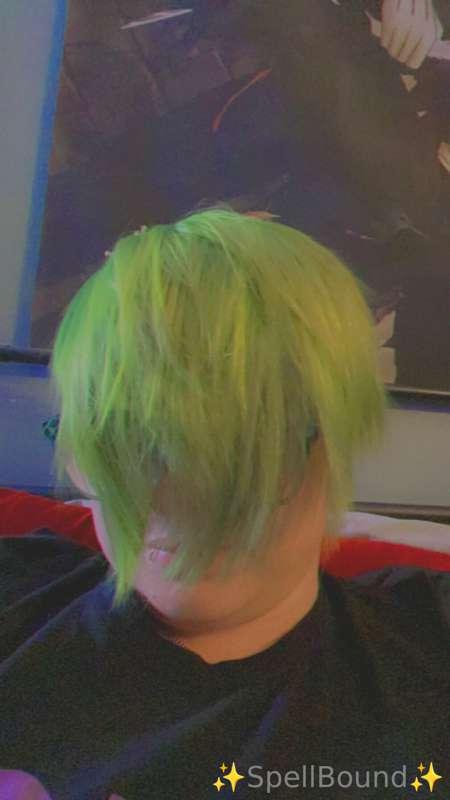 To those waiting for the dry reveal boy she’s green 😂😂😂 she ..