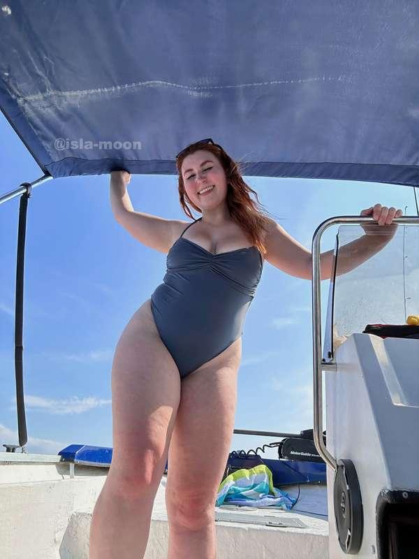 Fishing for a big one 🍆@isla-moon 