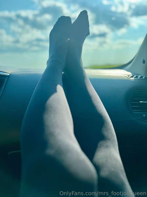 mrs_footjobqueen image #4