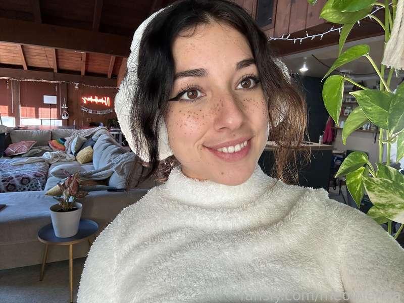 i know i went out last night, but i got home like a good girl and got dressed and cute☺️ i’ve been really wanting to go to the snow, do you think we’ll get to go this year? maybe for valentine’s day?☺️💕