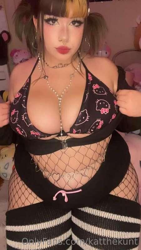 Why are people always staring at my chest?🤭🤭🤭