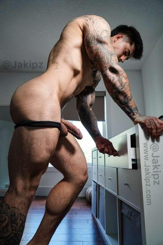 You like spying on me while I change, don’t you 😏..?