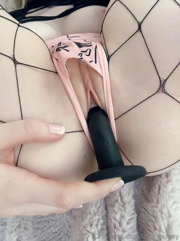 This dildo isn’t stretching me out enough 😞💔