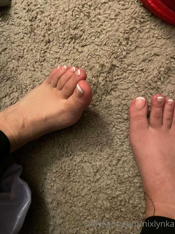 I need a foot massage, who’s gonna massage these pale soles?..