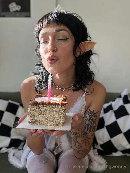 who’s gonna spoil me first? 💋🎂 B-DAY MONTH! 🎂 come celebrate..