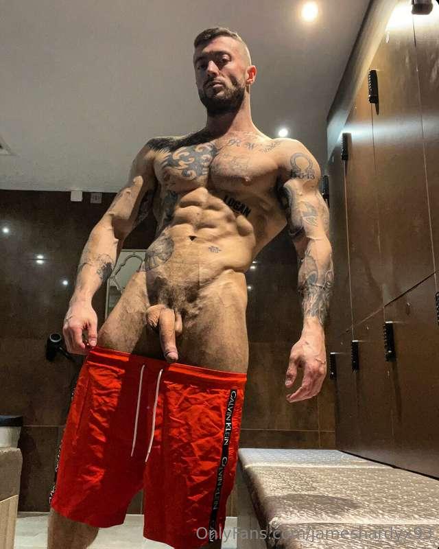 Whoops my trunks slipped 😜