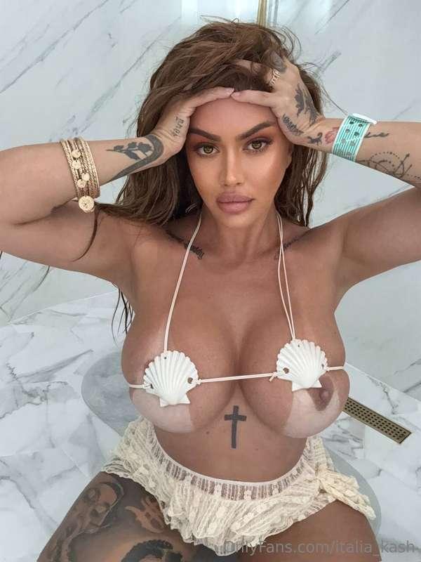 Oops... Nip slip 👅