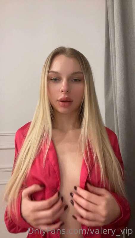 I made a new cock play video💦, it may not be as big as your ..