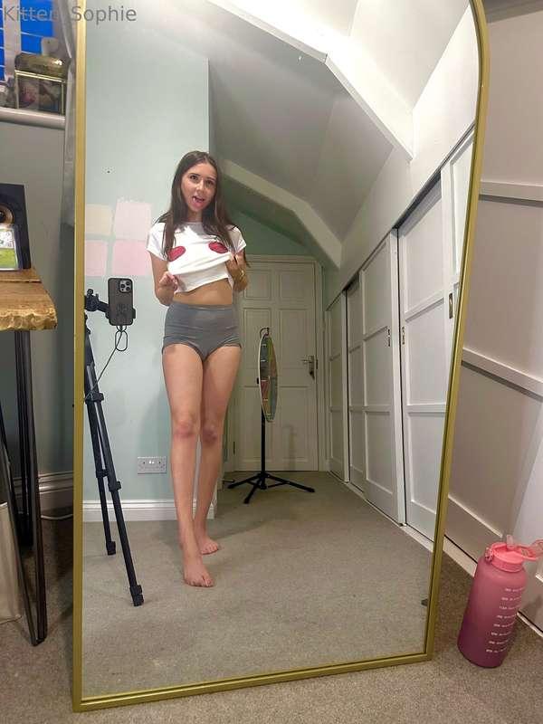 some sfw pics ~ i’ll post more pussy tomorrow 😍😍