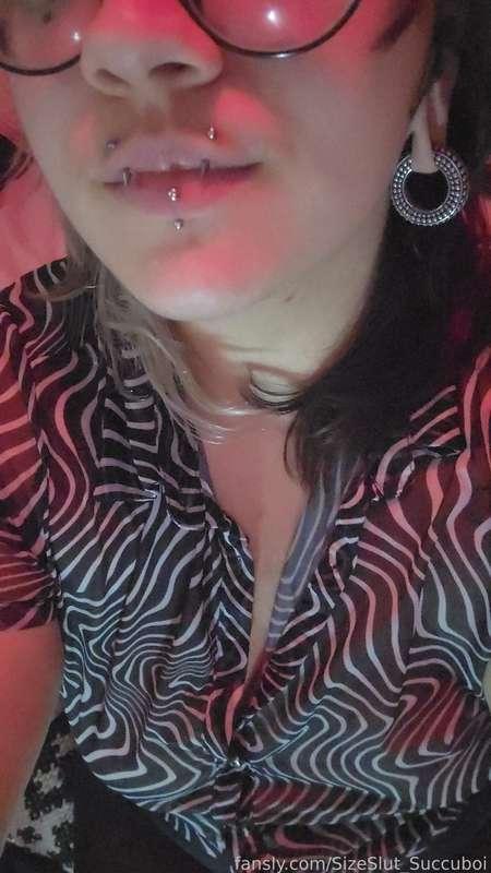Would you let me bite you 😈