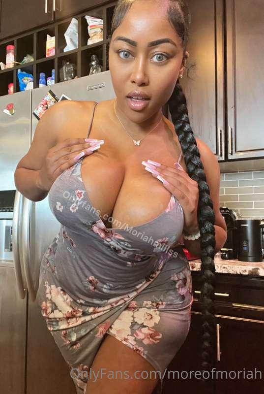 Happy Titty Tuesday 👅💦 Don't forget to show them a little lo..