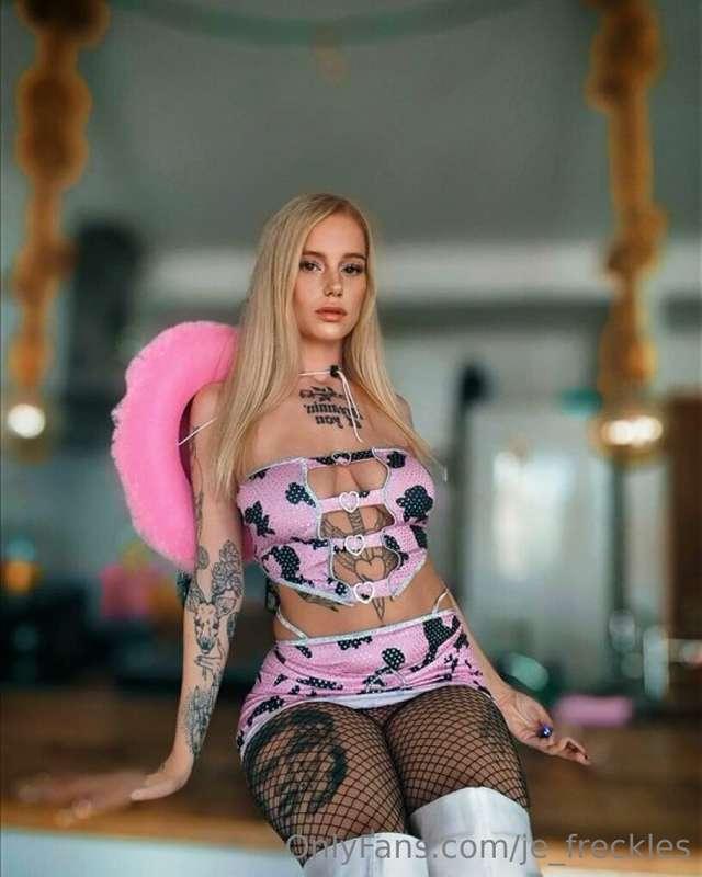 GO SUBSCRIBE TO THIS ABSOLUTE BABE! ❤️‍🔥❤️‍🔥
https://onlyfan..