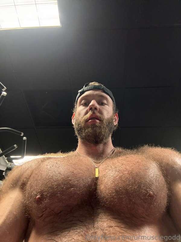 fuck i want someone to focus on growing my muscle