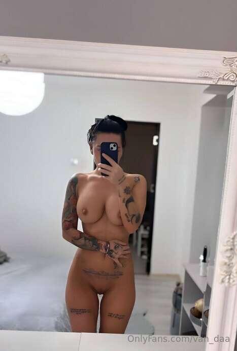 🔥 STOP SCROLLING 🔥@kira_rocks
🔥 Her wet pussy 🫦🫦 is waiting ..