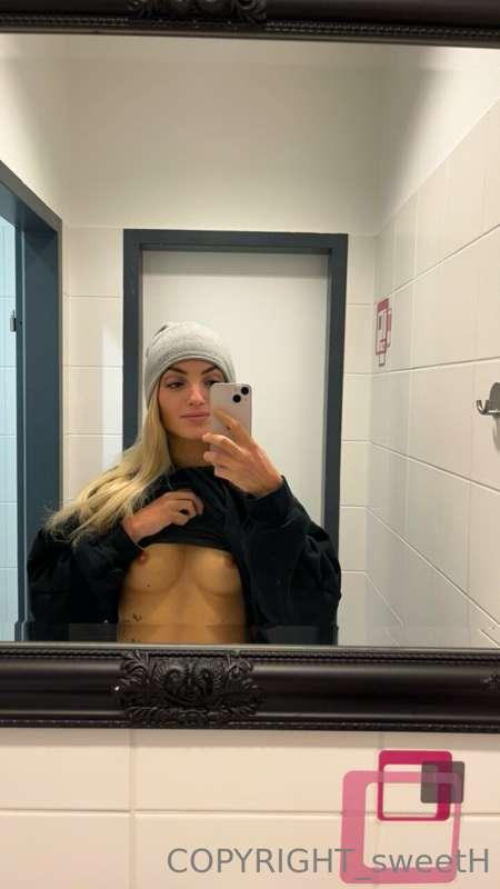 bare boobs are the best boobs. Do u agree?