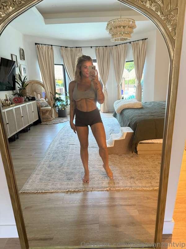 Fit checkkk, what do you think i'm hitting today?? 