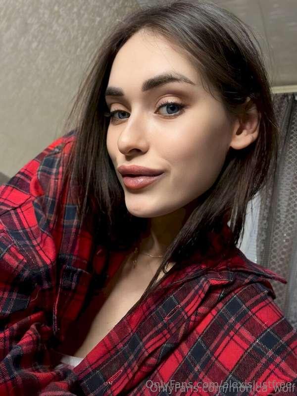 Cute girl @monica_wolf loves to play with her pussy... she l..