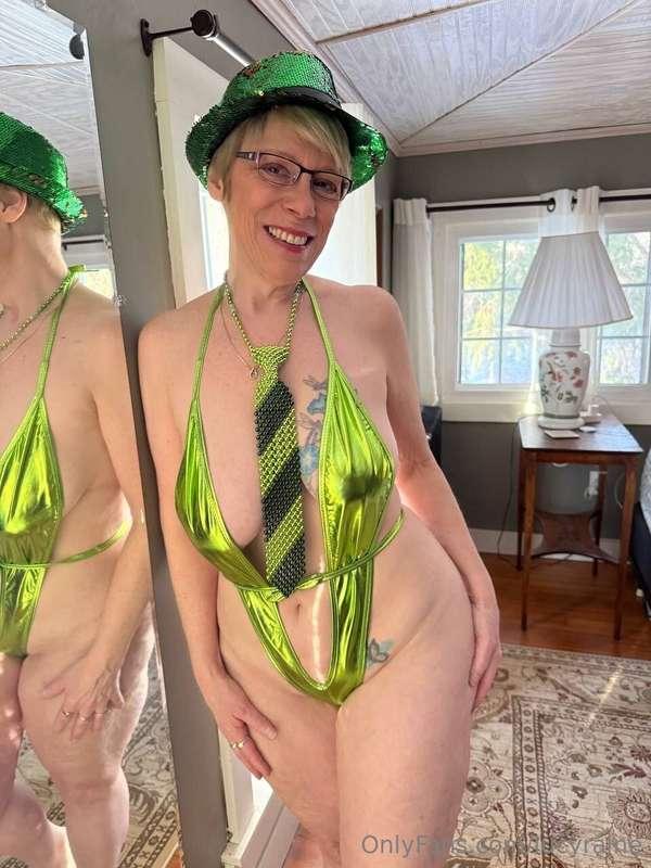 Get lucky 🍀 for St. Paddy’s day with my sexy friend @lisa_on..