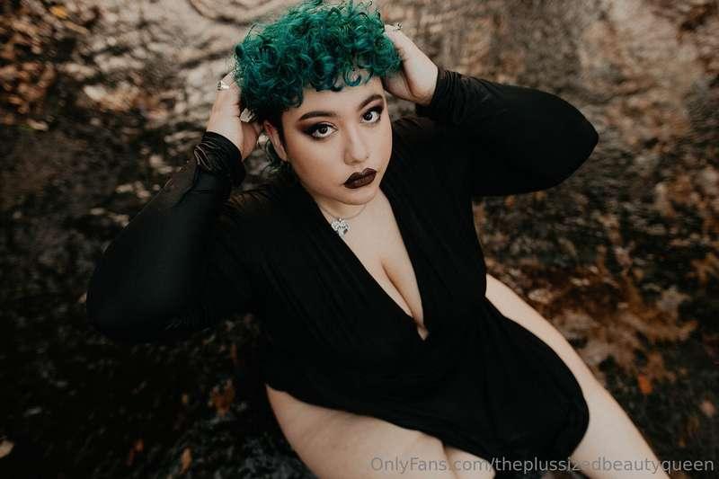 Oh wow I haven’t done an official introduction!! Hi cutie! H..