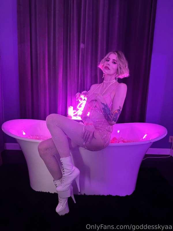 Pour my bath, fetch my towel and massage my feet. Worship an..