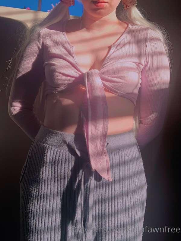 i need you to kiss my naked body just like the sun does ⛅️ 
..