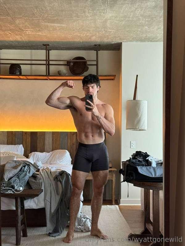 i know the beds too messy lol