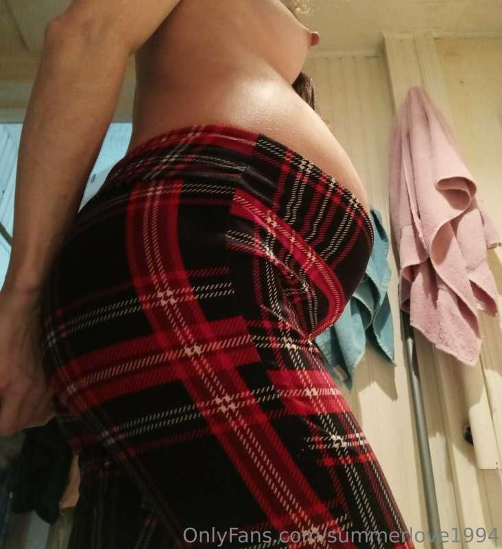 Wanna see without the pants? 🙈