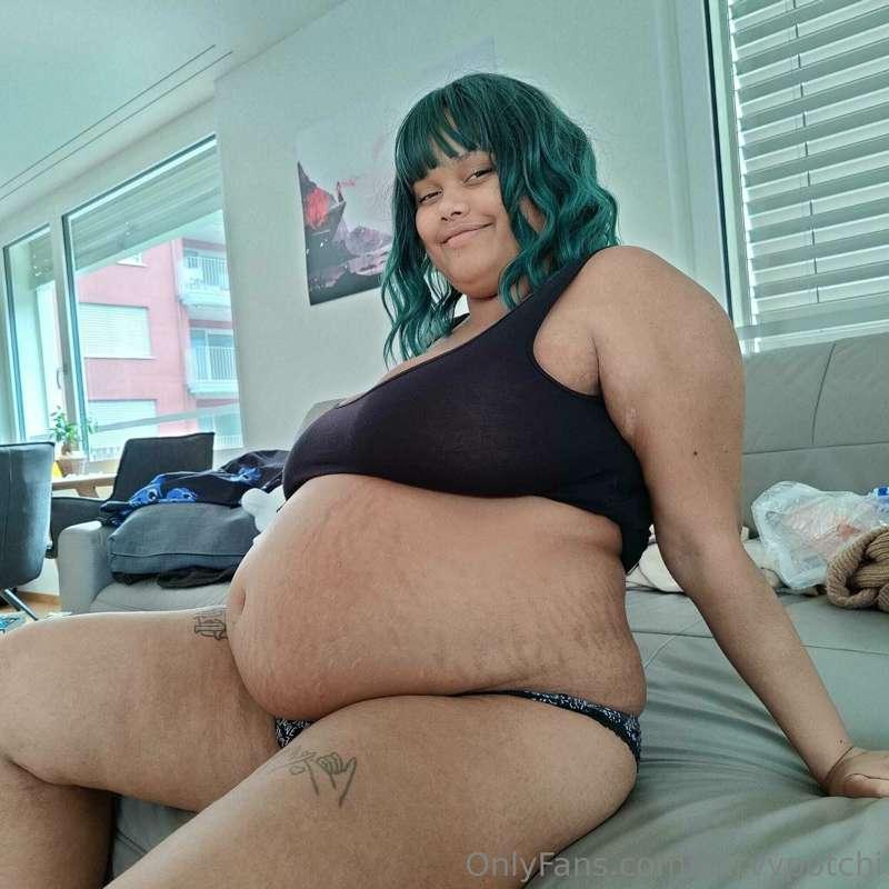 I really got a huge belly 🐷

I have to spread my legs really..