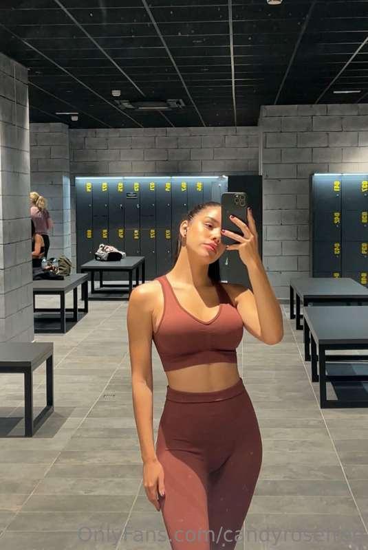 𝐘𝐎𝐔𝐑 𝐒𝐐𝐔𝐈𝐑𝐓𝐄𝐑 𝐆𝐎𝐃𝐃𝐄𝐒𝐒 🔥 at the gym 🔥 sweating and fucking  i..