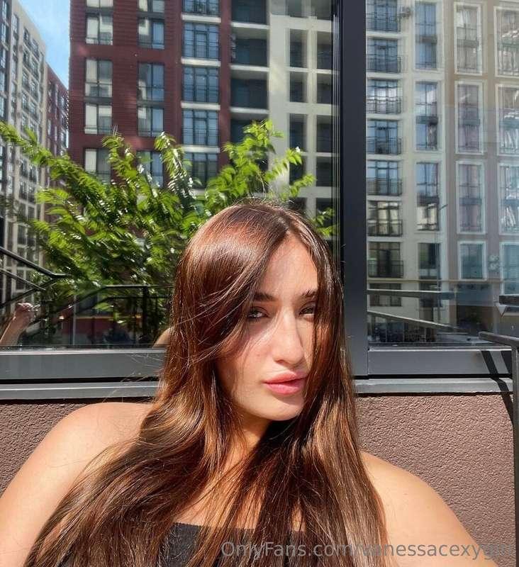 A beautiful girl on a walk😻 wants with me😉💋