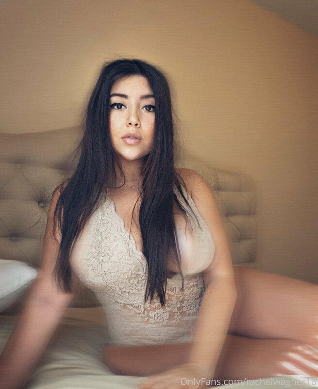 @mimigomez19 FUCKS COLLEGE ATHLETE. Add her free page to see..