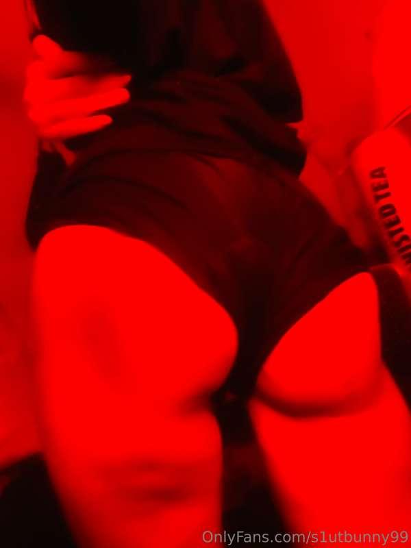 😈