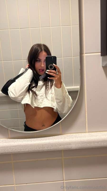 Too hot to handle🖤