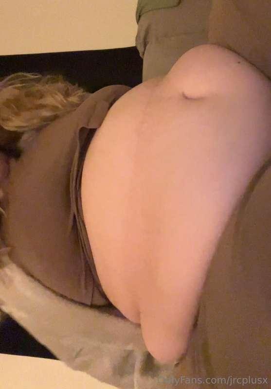 I'm so bloated after a huge dinner😍. Pudding soon😍