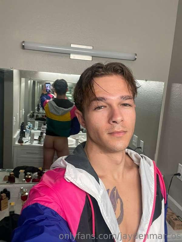 Do you like my jacket? 🥺