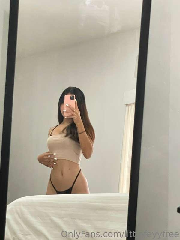 Should I remove my top, daddy? 😋

https://onlyfans.com/littl..