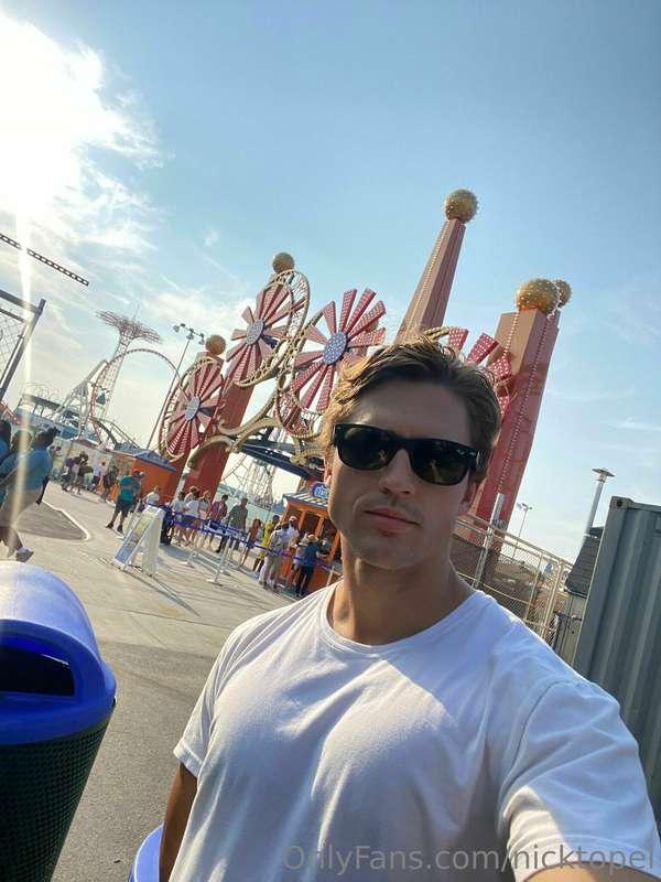 Come take a ride on me… I mean with me! Oops 😅!

🎡