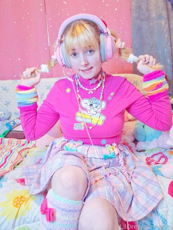 ☆~ ꒰ა🩷 Lil Pink Dolly  🩷໒꒱ ~☆ [2] 
~♡ " can i be your shooting star? " ♡~


the past couple days have been hell on my body.. idk what has changed but im feeling the worst of my condition more heavily. my exhaustion and pain levels have spiked intensely. ive had to stop exercising because it hurts to even walk around normally. i don't have much for the pain so ive just been resting as much as possible. i need to buy some robaxacet..

on brighter skies my papa's gofundme was mostly funded and my uncle sent the rest of the money required for his new wheelchair. im not sure if ive talked about it much here, but yes! we just need gofundme to process the money and for the mobility people to call us back!

thankyou to everyone who helped it really means alot. from my mom, papa, and me.


sending you so much love and all the good thoughts and positivity i can muster! 💖