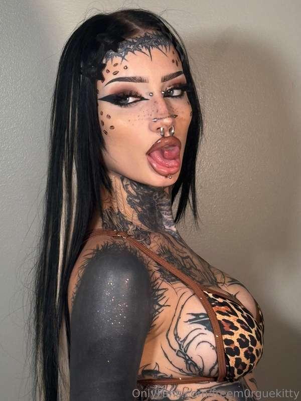 can i wrap it around your cock 👅@m0rguekitty 