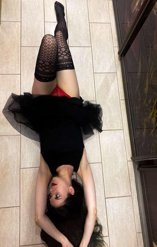 I'm lying in red underpants, waiting for the New Year 🎄😅