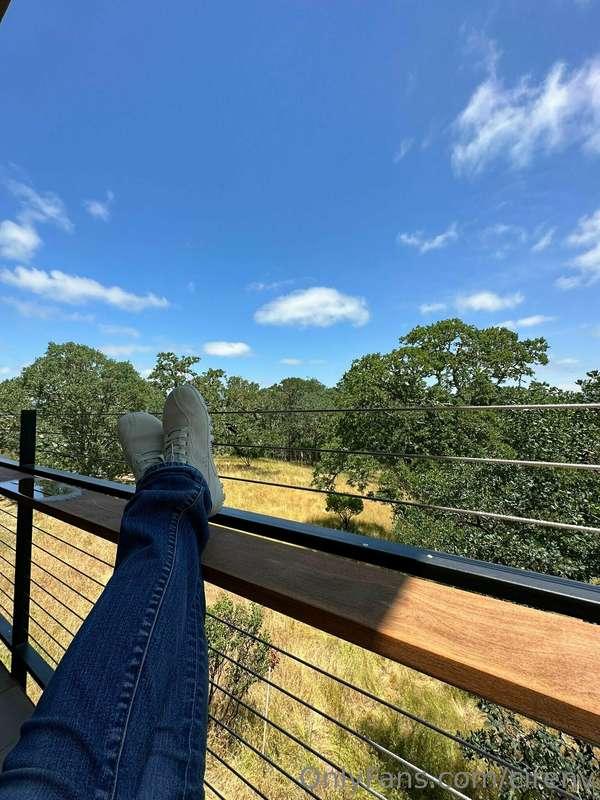 Not a bad place to kick my feet up and relax. 😎