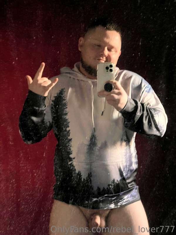 Loving this new hoodie ❤️❤️