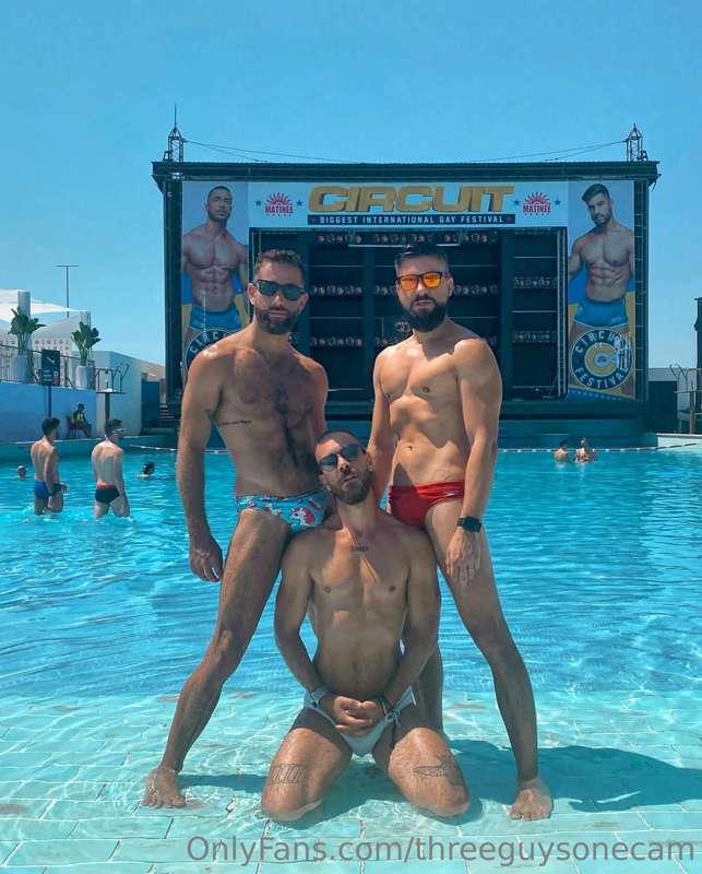 Summer memories! 😉💦
Follow our premium profiles for uncensor..