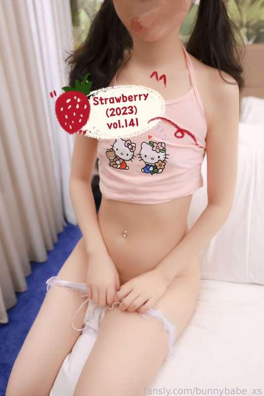 Strawberry (2023) vol.141
Dress: hello kitty top
Photos: 14pcs
Tags: #butt #nipples #infrontofwindows #cute #nudity #closeup
