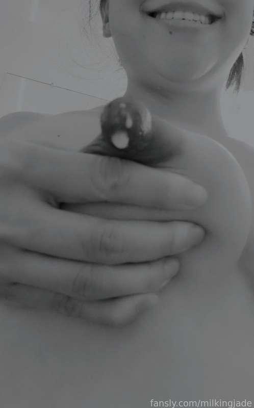 All smiles when the thick girl comes out

#lactation #lactating #breastmilk