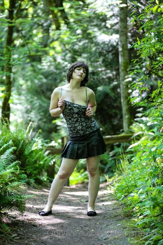 Here are some more cute old modeling photos (: