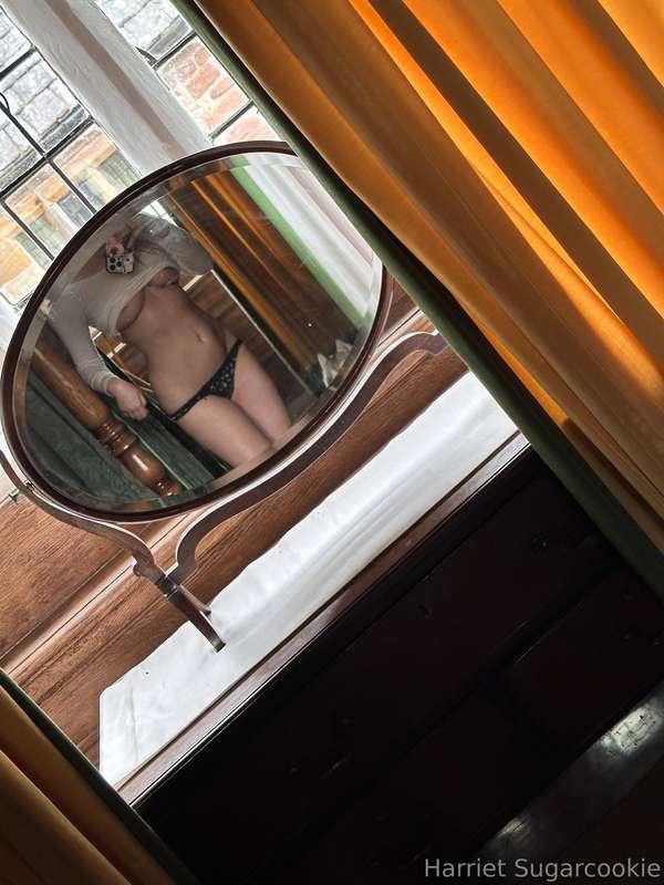 DM me if you haven't seen the nude version of this pic ;)