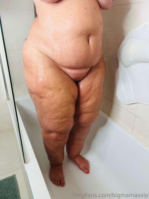Wanna feel my legs around you? 